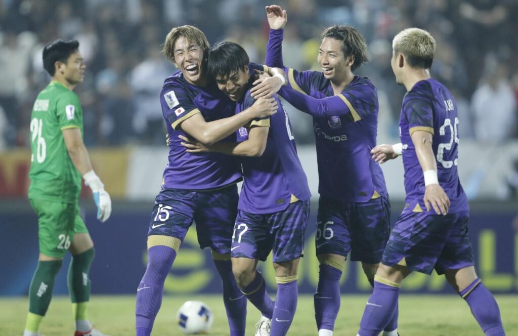 Sanfrecce Hiroshima dễ dàng đánh bại Nam Định FC với tỷ số 3-0. 