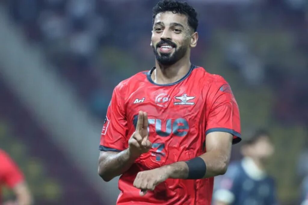 Muhsen Al-Ghassani ghi cú đúp giúp True Bangkok United đánh bại Nakhonratchasima Mazda FC.