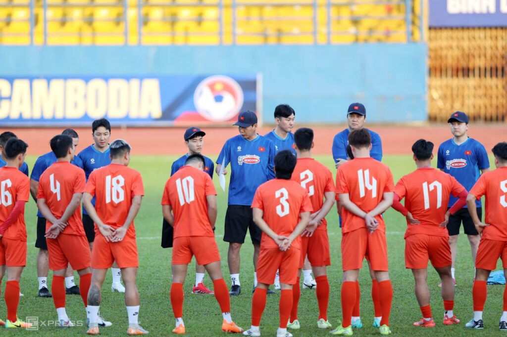 Đội tuyển Việt Nam tập luyện cùng nhau trước thềm vòng loại Asian Cup 2027. 