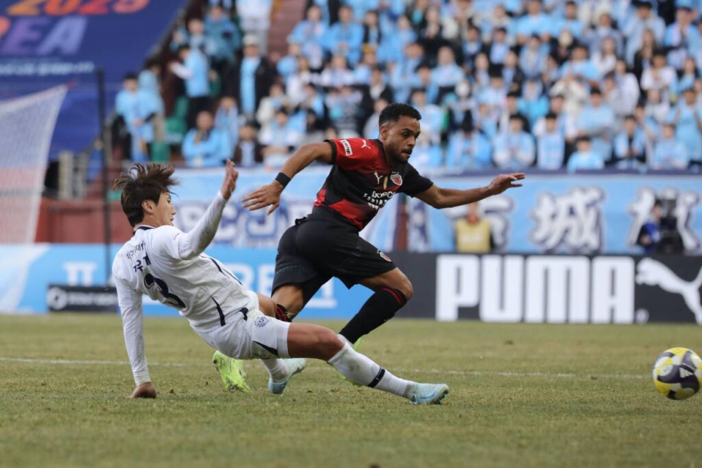 Pohang có điểm số đầu tiên ở mùa giải mới với trận hoà 0-0 ở vòng 3 K-League 2025. 