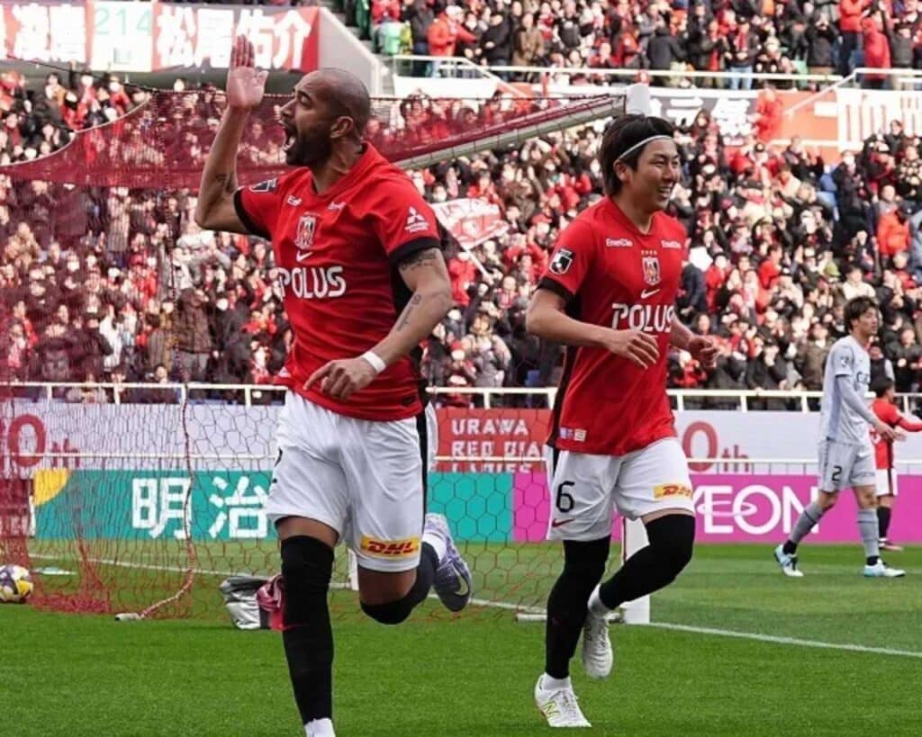 Thiago Santos Santana ghi bàn thắng duy nhất, mang về 3 điểm cho Urawa Reds ở vòng 5 J-League 2025