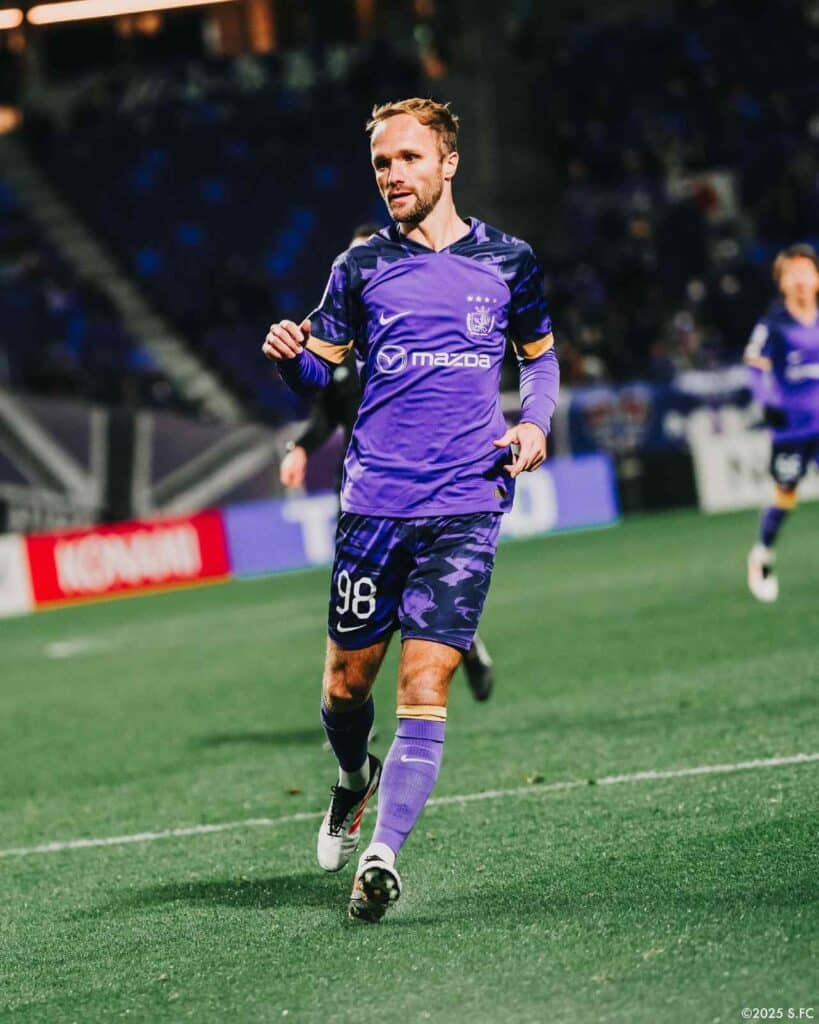 Valère Germain trong màu áo Sanfrecce Hiroshima.