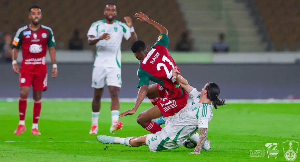 Thua ngược Al Ettifaq, Al Ahli lỡ cơ hội góp mặt trong top 4.