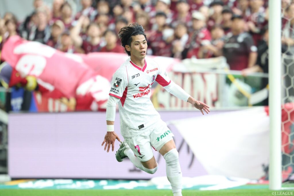 Cerezo Osaka chặn đứng đà thăng hoa của Vissel Kobe ở vòng 15.