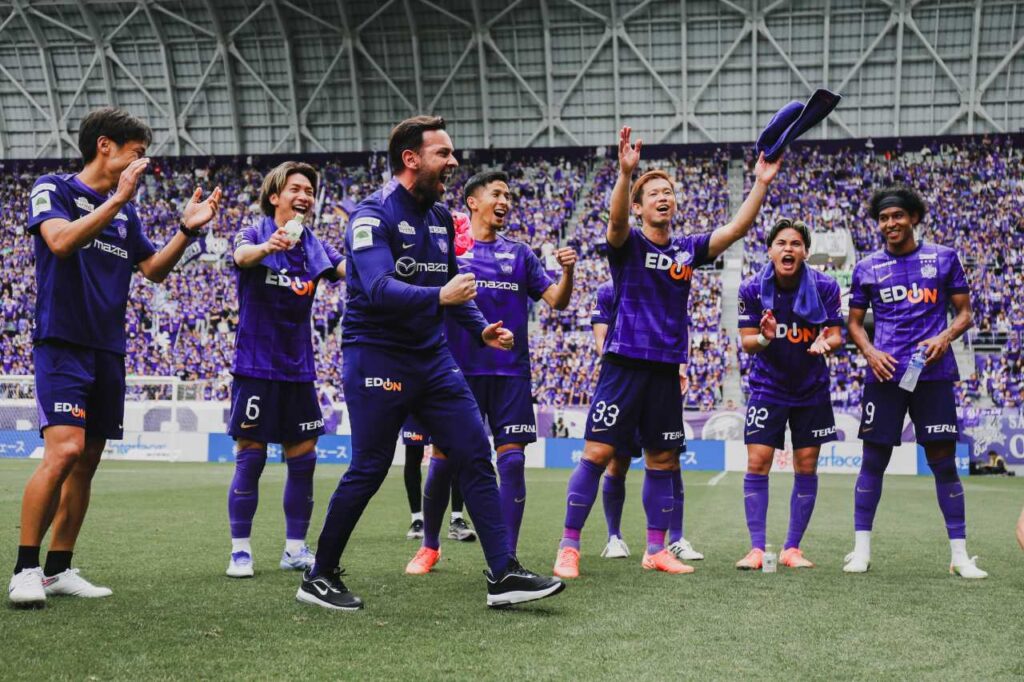 Đánh bại Avispa Fukuoka, Sanfrecce chấm dứt chuỗi trận toan toàn thua của mình. 