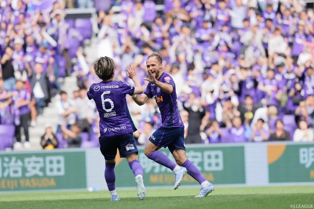 Sanfrecce đang dần quay trở lại nửa trên BXH. 
