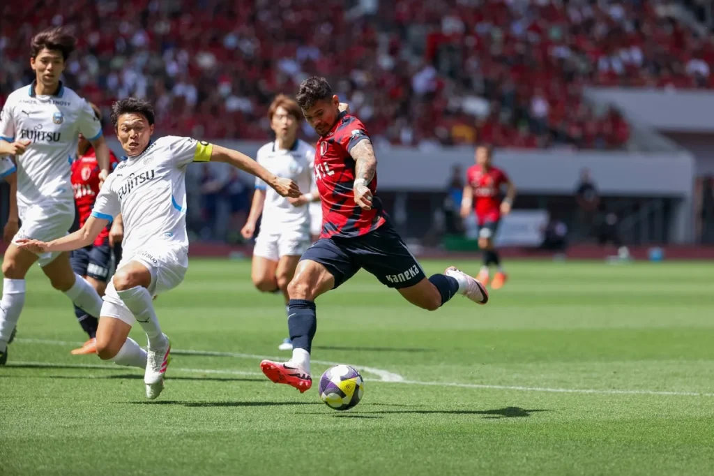 Leo Ceara đang là tiền đạo nguy hiểm nhất J-League.