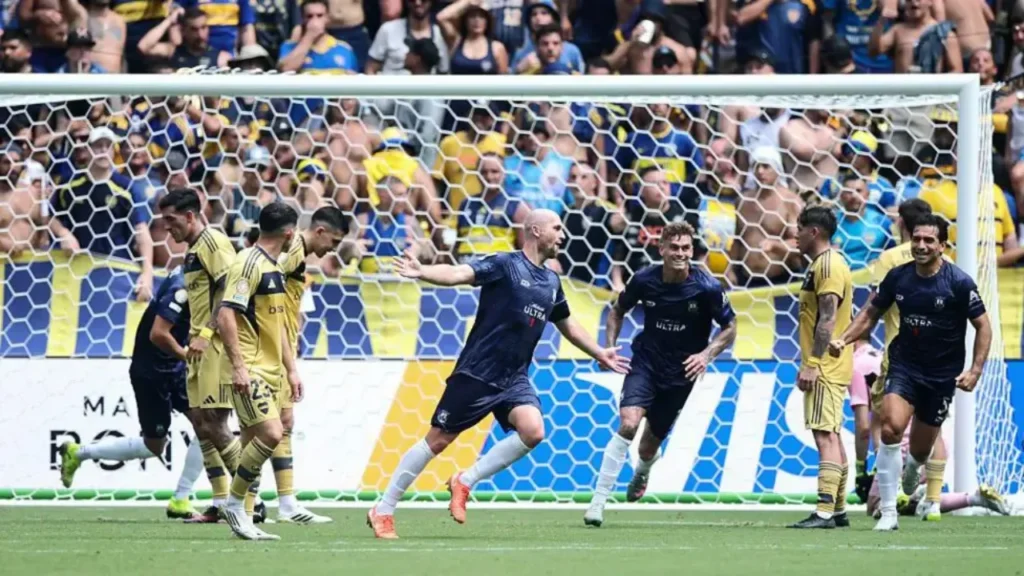 Auckland City có trận hoà mang tính lịch sử trước Boca Juniors. 