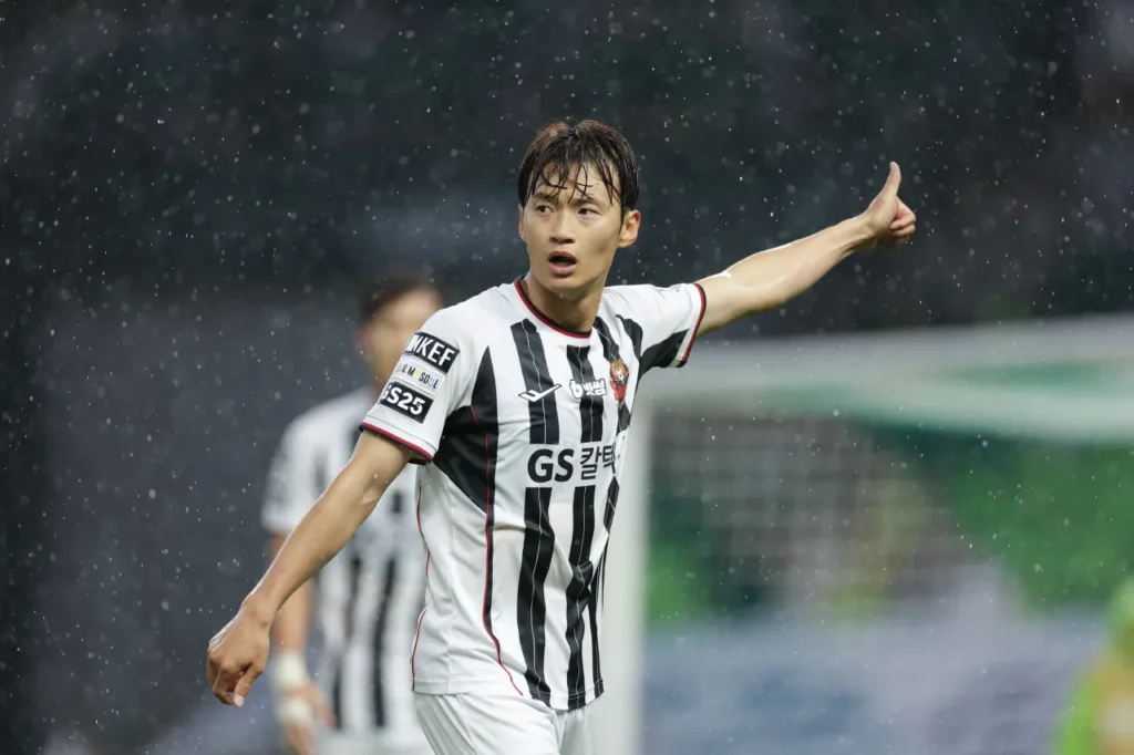 FC Seoul hài lòng với một điểm có được trước đội đầu bảng Jeonbuk. 