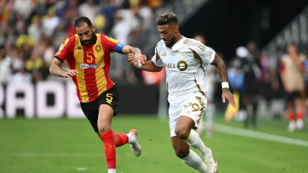LAFC (áo trắng) trở thành cái tên tiếp theo rời khỏi giải đấu.