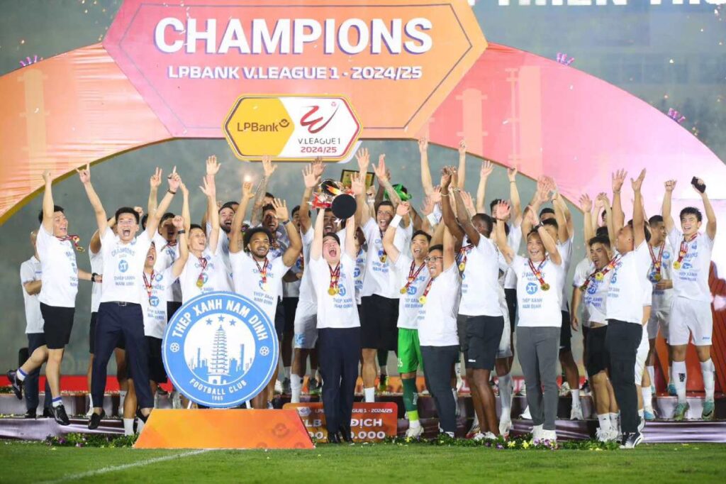 Nam Định FC thành công bảo vệ ngôi vương V-League 2024/25