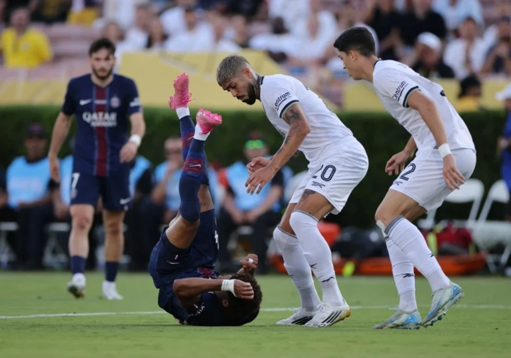 PSG bất ngờ gục ngã trước Botafogo, khiến cục diện trở nên khó lường.