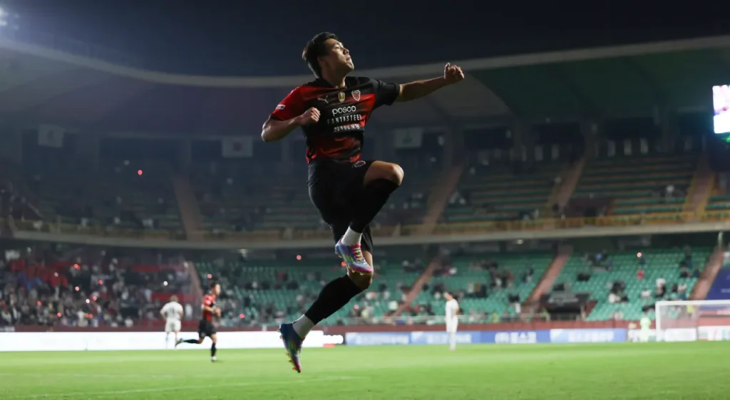 Pohang Steelers xuất sắc lội ngược dòng trước Gangwon. 