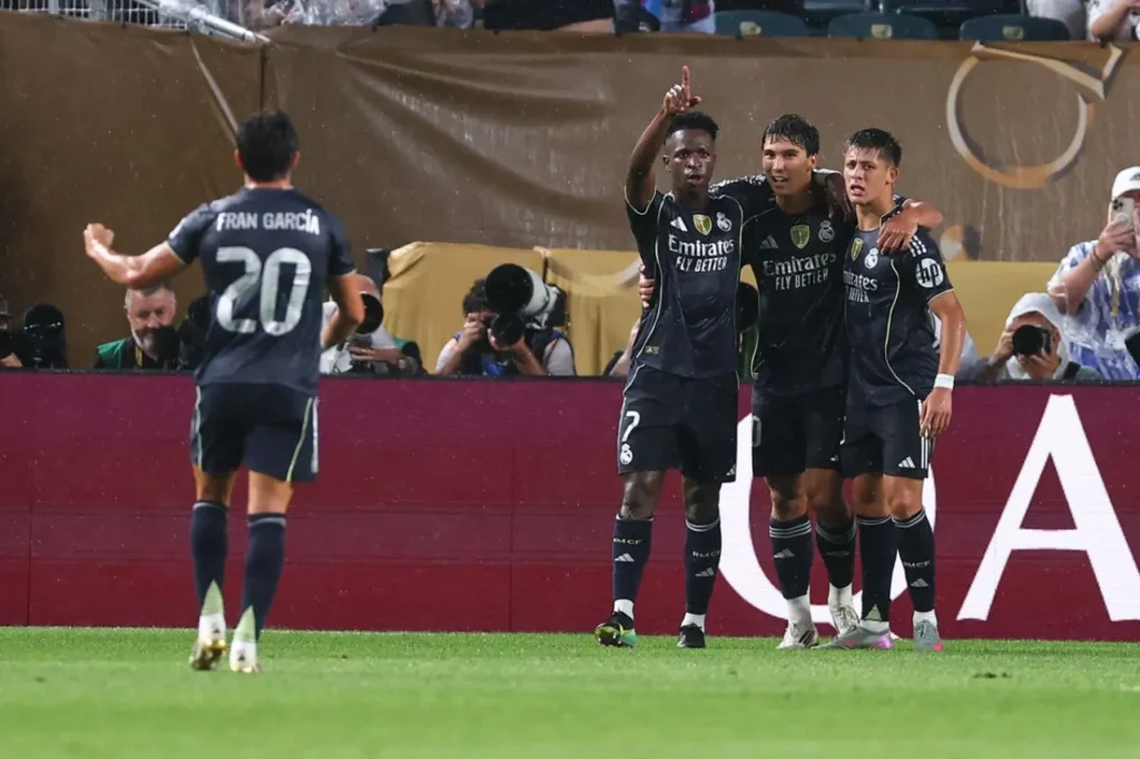 Real Madrid dễ dàng đi tiếp với ngôi vị nhất bảng. 