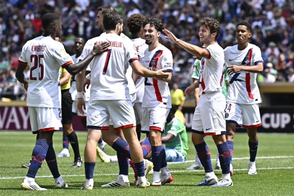 PSG không gặp nhiều khó khăn để đi tiếp với ngôi nhất bảng. 