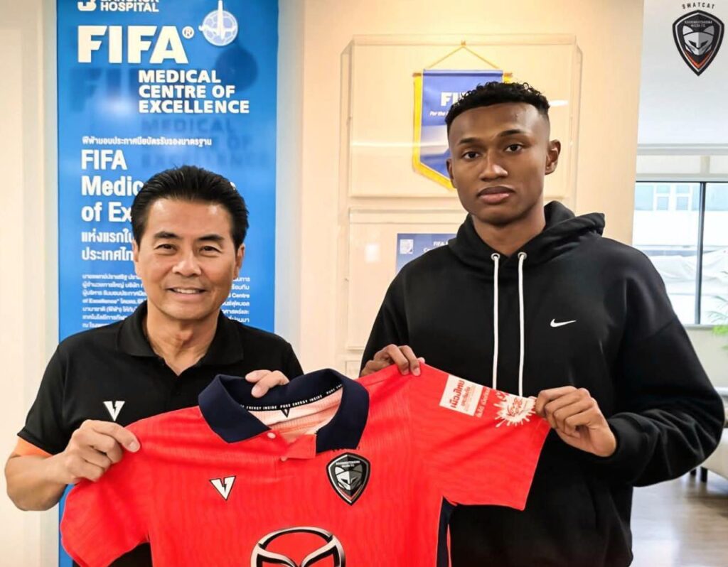 Trung vệ trẻ tuổi Bill Mamadou ký hợp đồng với Nakhon Ratchasima FC.