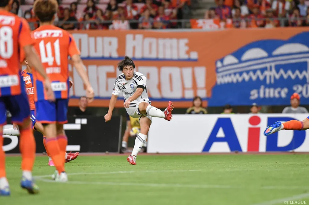 Machida Zelvia huỷ diệt Niigata ngay trên sân đối thủ. 