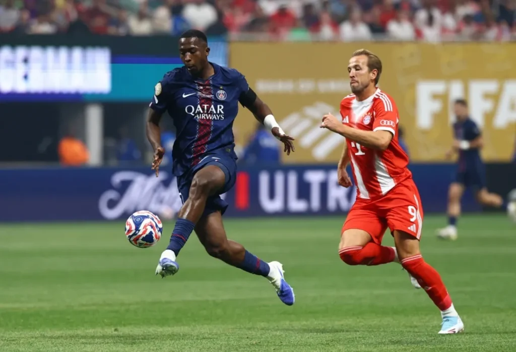 Chơi với lợi thế hơn người, Bayern vẫn không thể đánh bại được PSG. 
