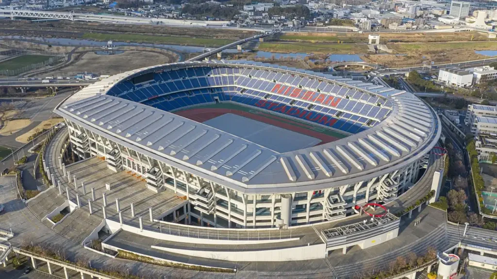 Nissan là sân vận động lớn nhất J-League. 