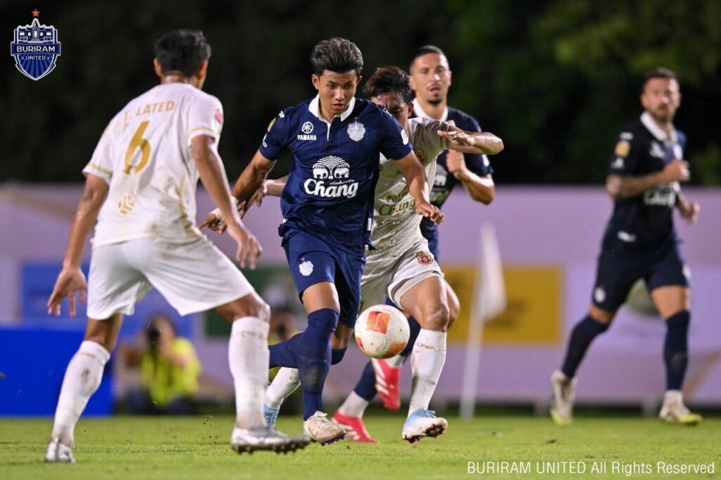 Buriram United ngược dòng đánh bại Lamphun Warrior với tỷ số 3-2 ngay trên sân khách