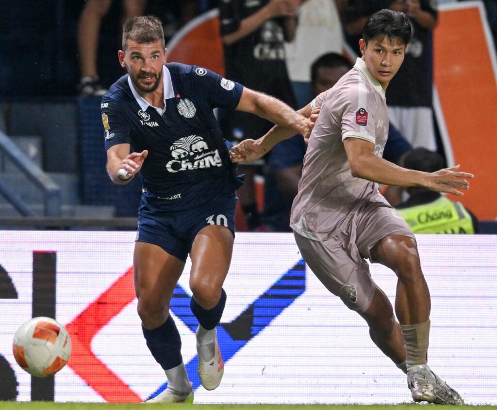 Buriram United khẳng định sức mạnh vượt trội khi hủy diệt 5-1 Uthai Thani FC.