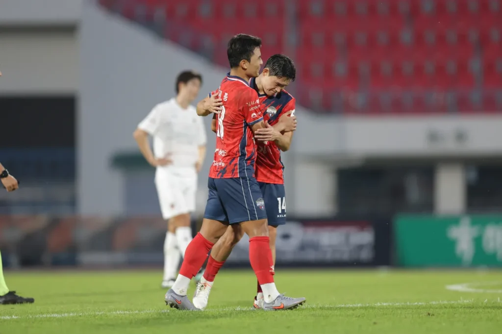 Gimcheon Sangmu xây chắc vị trí thứ 2 sau vòng 31 K-League 2025
