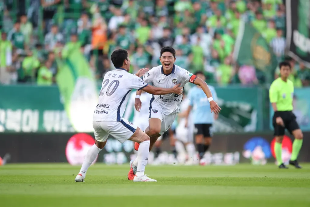 Gimcheon có được trận đấu trên cơ trước Jeonbuk ở vòng 30 K-League 2025. 