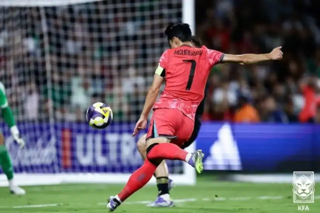 Son heung-min tiếp tục lập công trong trận đấu giữa Hàn Quốc và Mexico. 