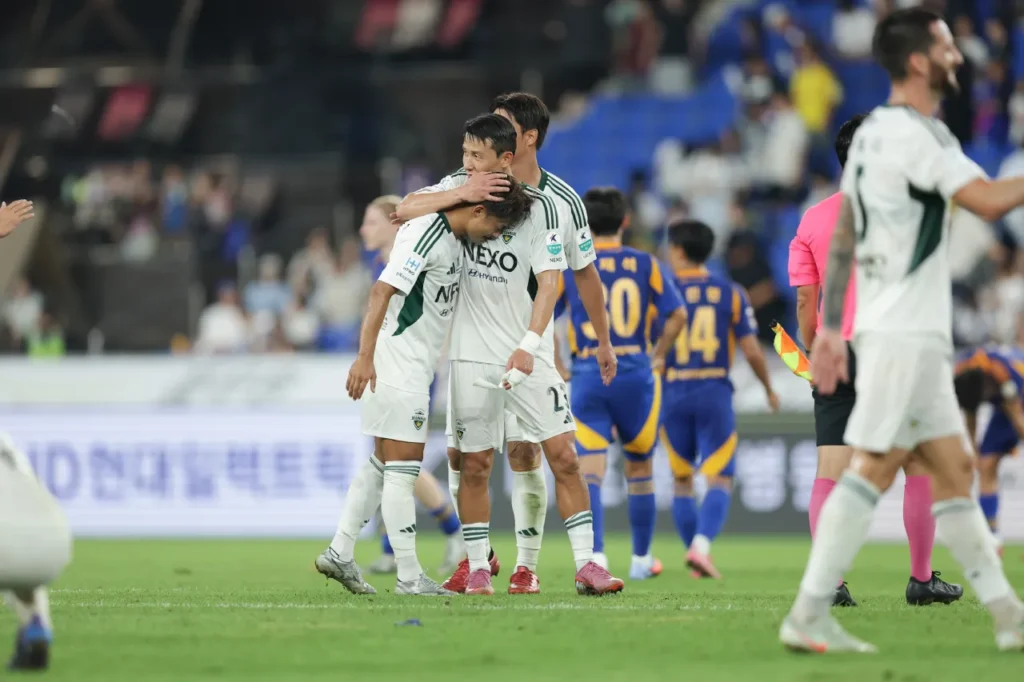 Chức vô địch K-League 2025 khó thoát khỏi tay Jeonbuk.