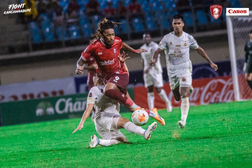 Kanchanaburi Power FC có chiến thắng đầu tay sau màn hủy diệt Lamphun Warriors 4-0. 