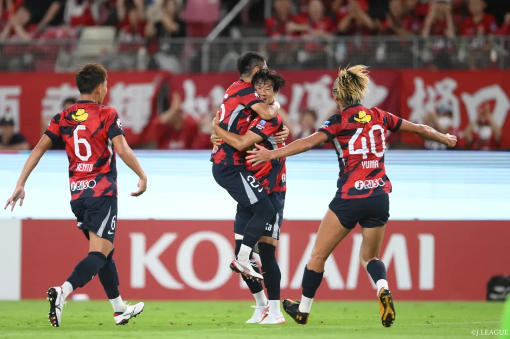 Có được 3 điểm ở vòng 29, Kashima Antlers cân bằng điểm số với đội đầu bảng. 