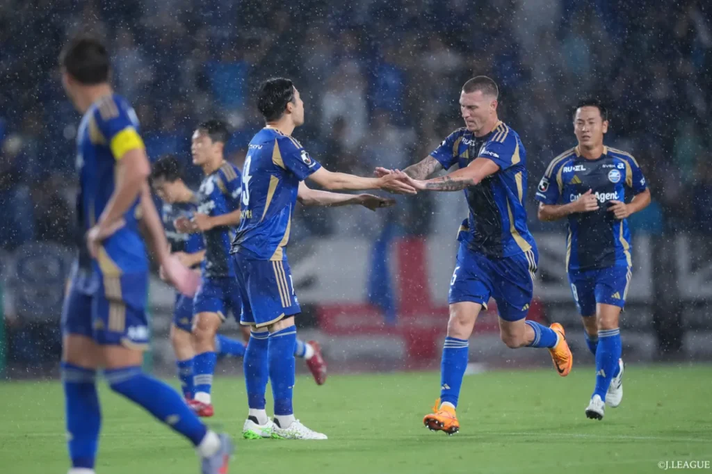 Hoà Yokohama FC, Machida Zelvia trải qua ba trận liền không thắng. 