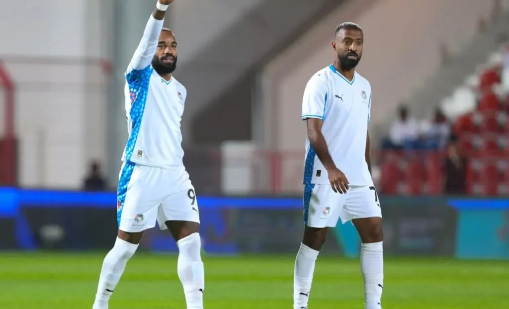 Lacazette lập cú đúp mang về chiến thắng lịch sử cho NEOM SC