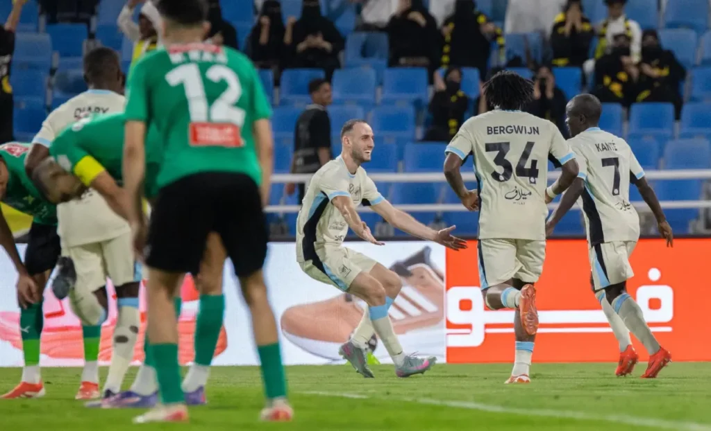 Al Ittihad tiếp tục có thêm một chiến thắng muộn ở những phút bù giờ. 
