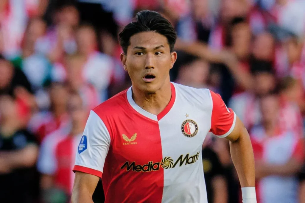 Vừa nha nhập Feyenoord, Watanabe đã ngay lập tức trở thành cầu thủ quan trọng