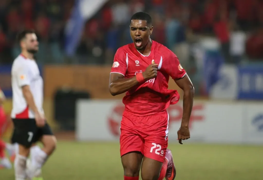 CAHN thể hiện bản lĩnh với chiến thắng trong thế thiếu người. 