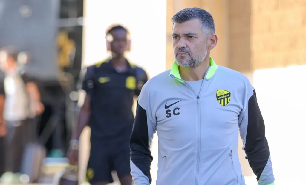 HLV Sergio Conceicao có màn ra mắt không suôn sẻ. 