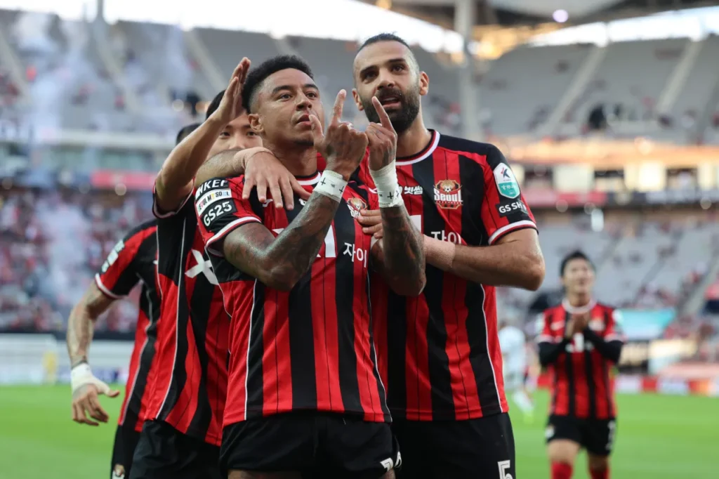 Từ năm 2026, các CLB có thể đăng kí cầu thủ ngoại mà không có sự giới hạn về mặt số lượng.