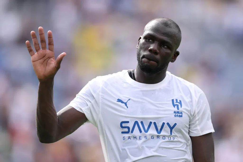 Kalidou Koulibaly là ngôi sao ở hàng thủ nhận mức lương cao nhất giải đấu.