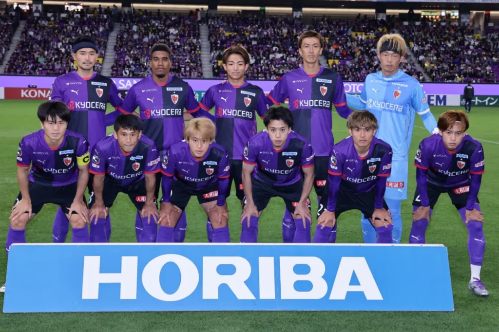 Bất chấp đội hình suy giảm, Kyoto Sanga vẫn đang bay cao tại J-League. 
