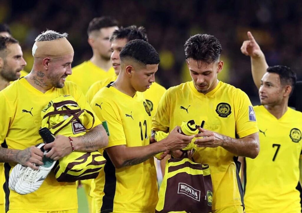 Malaysia gánh chịu nhiều hệ lụy với bê bối gian lận nhập tịch đối với 7 cầu thủ.