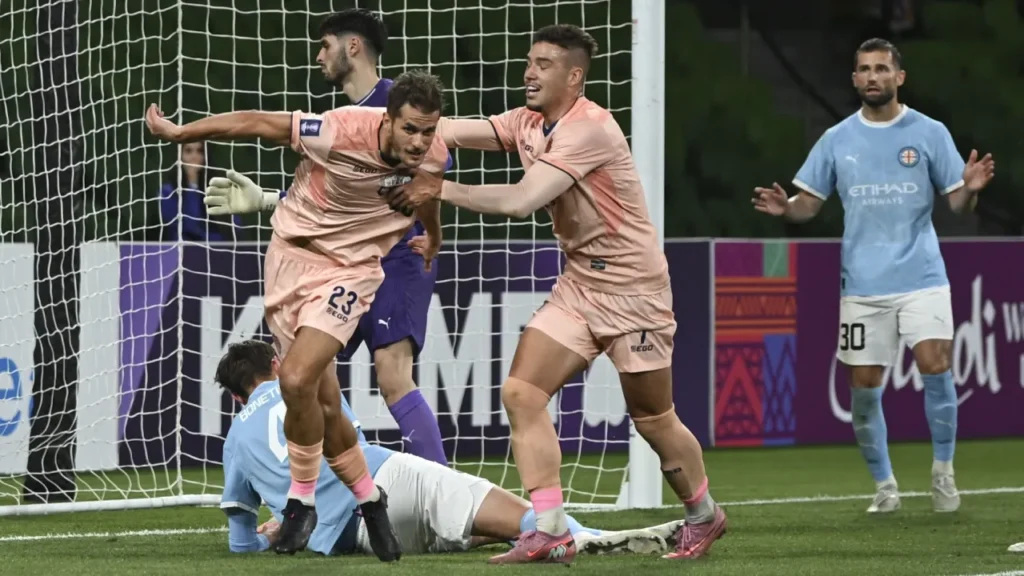 Dẫn trước đối thủ, song Buriram vẫn để cho Melbourne City lội ngược dòng thành công. 