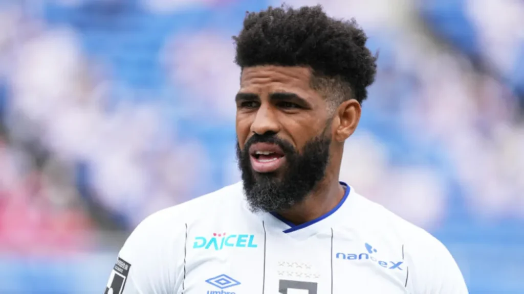 Patric từng cùng Gamba Osaka đoạt cú ăn ba thần thánh vào năm 2014. 