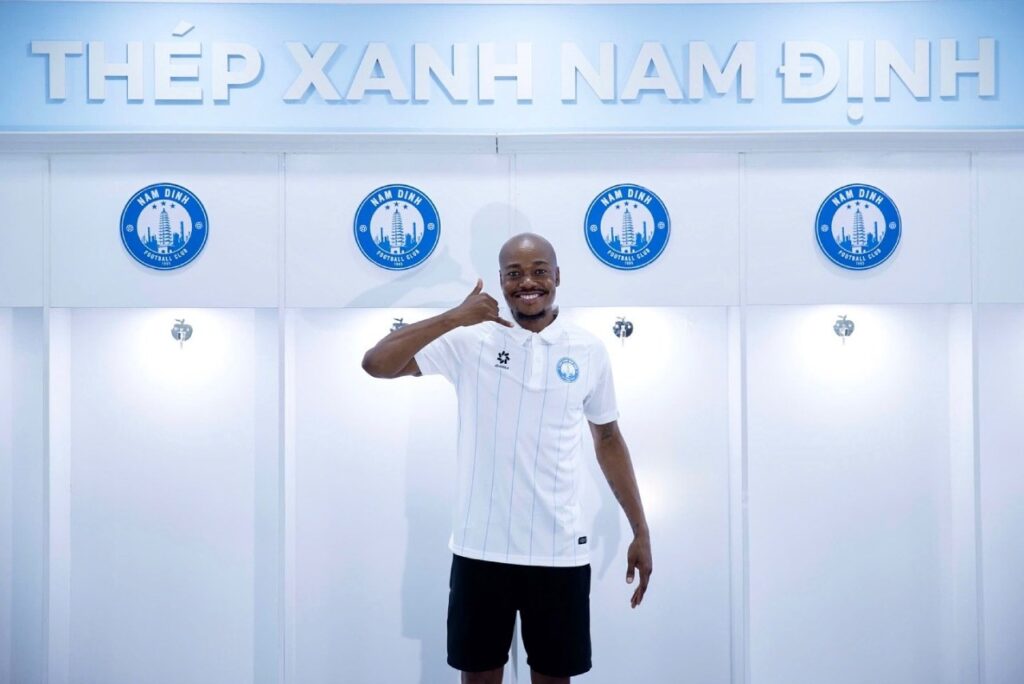 Thép Xanh Nam Định FC mang về bản hợp đồng bom tấn mang tên Percy Tau cho mùa giải 2025/26.