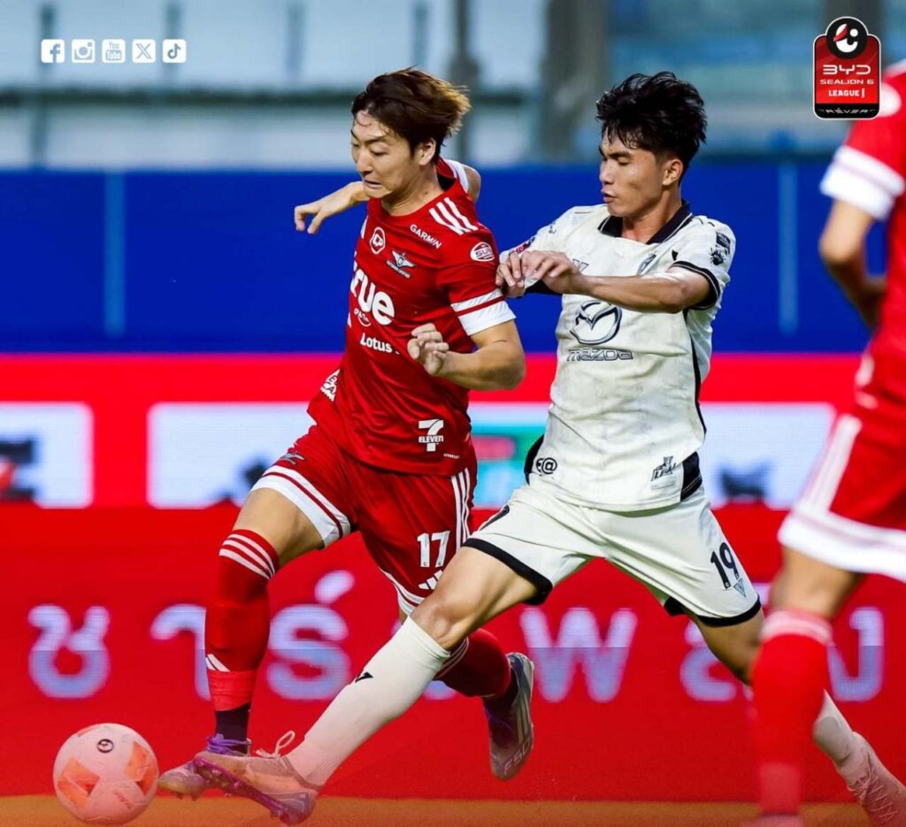 True Bangkok United đánh bại Nakhon Ratchasima 3-1, chiếm ngôi nhì bảng Thai League 2025/26.