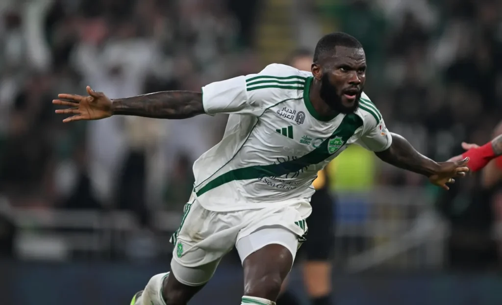 Franck Kessié tỏa sang với bàn thắng mang về 3 điểm cho Al Ahli. 