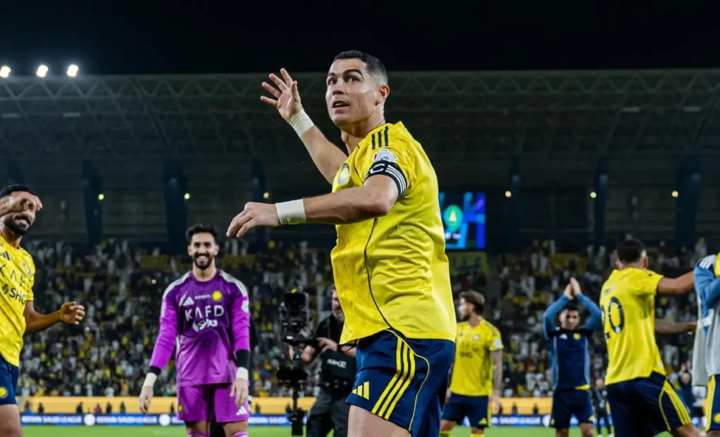 Ronaldo lập siêu phẩm trong chiến thắng đậm của Al Nassr. 