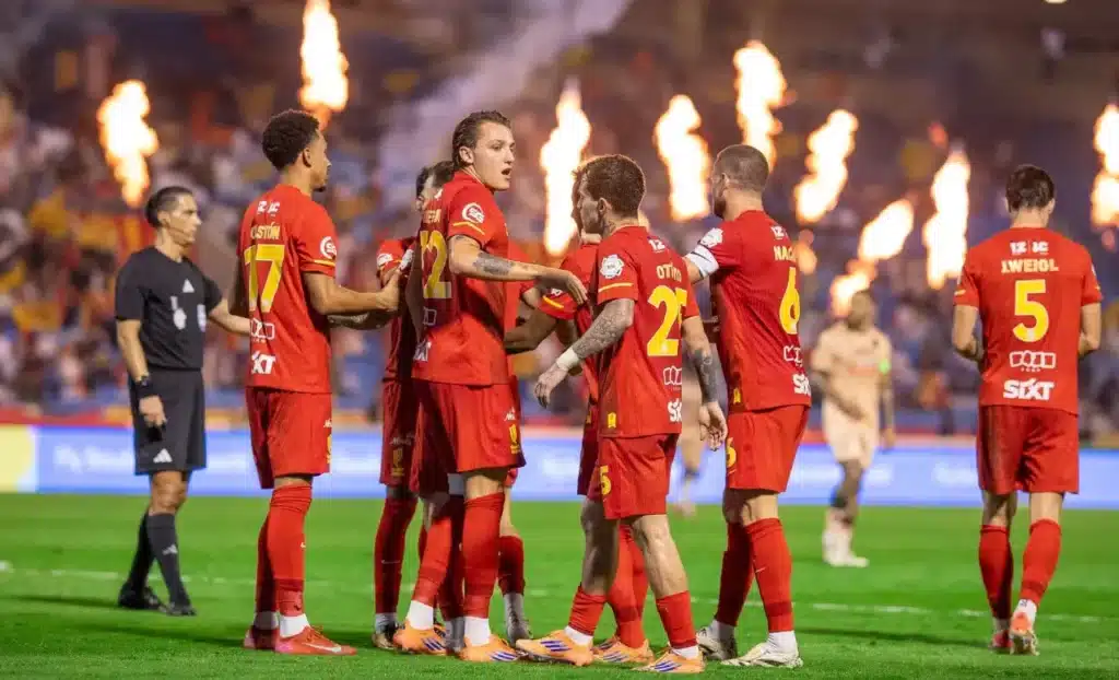 Dàn sao toả sáng, Al Qadisiah đè bẹp Al Kholood 4 bàn không gỡ.