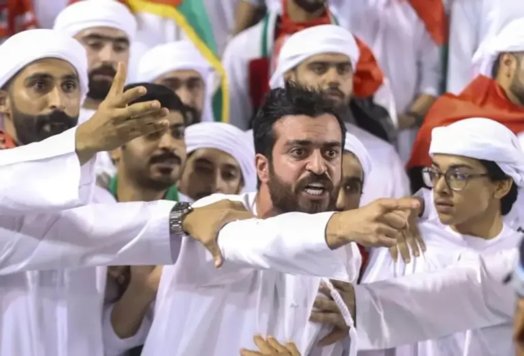 Các CĐV UAE bày tỏ sự tức giận trước quyết định của đội chủ nhà Qatar. 