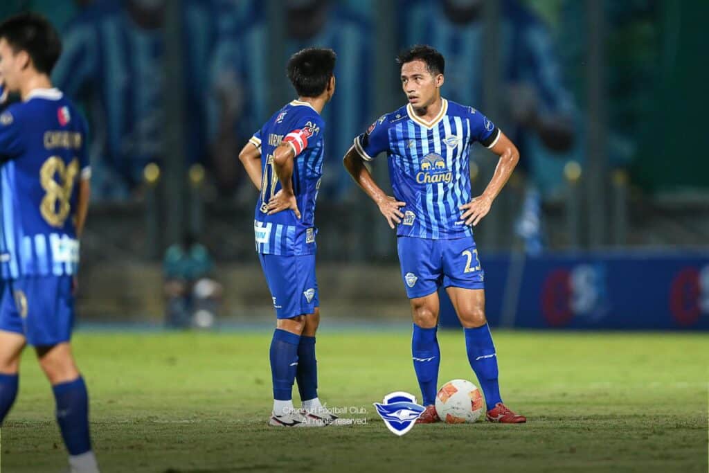 Chonburi FC chỉ mới giành được một chiến thắng duy nhất trong 10 vòng đấu Thai League 2025/26.